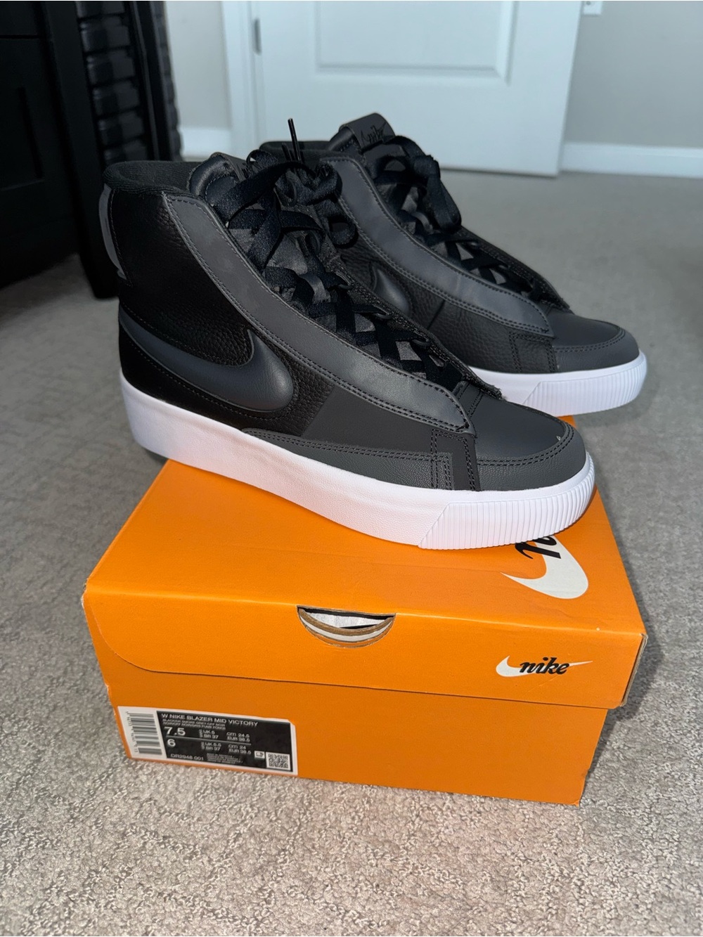 Nike Women’s Blazer Mid '77 Vintage - Black/White